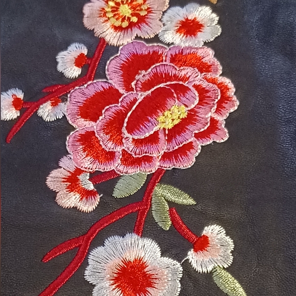 FOREVER 21 Women's Black Faux Leather Mini Skirt With Embroidered. L - Picture 3 of 11